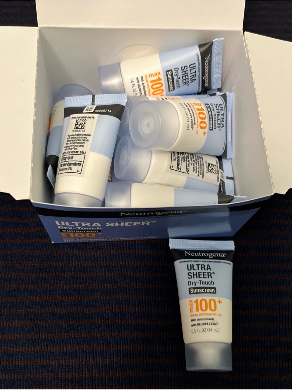 Neutrogena Ultra Sheer Dry-Touch Sunscreen Tubes - White & Light Blue spf 100